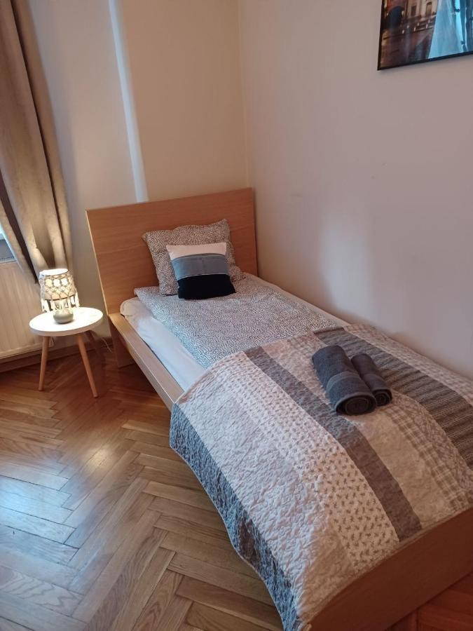 Real Vip Hostel Krakow Exterior photo